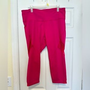 NWOT NBW Old Navy Cropped Hot Pink Leggings